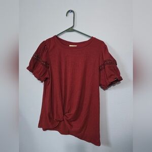 Women's Knot Front Short Sleeve Tee in Deep Burgundy